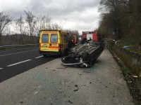 Auto cappotta, ferito un 80enne