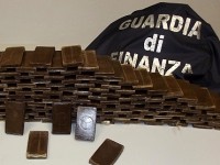 Beccato con mezzo chilo di droga, pusher in manette a Sesto Campano