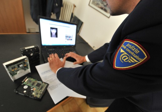 Polpost: 29 denunciati per reati commessi sul web