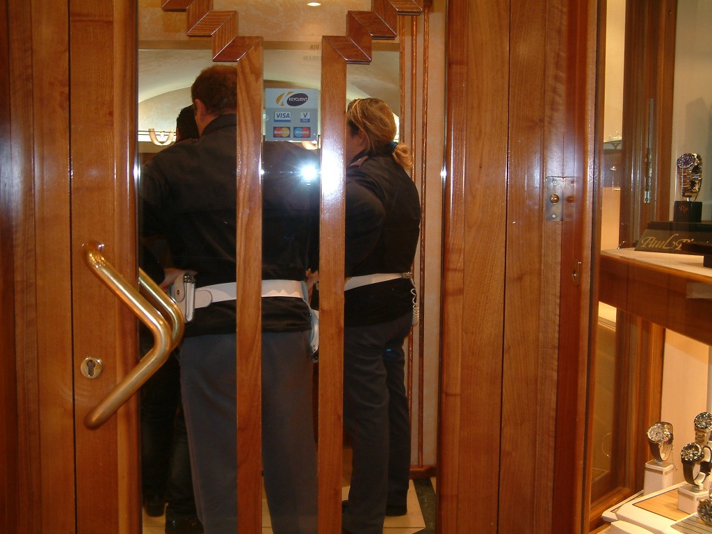 Rapinò la gioielleria Tangredi, arrestato