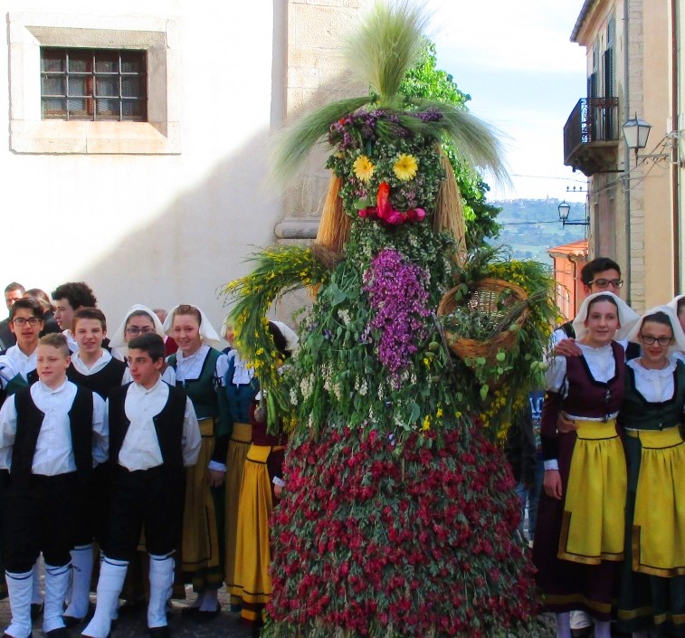 Maggio in festa, Acquaviva Collecroce si collega con le tradizioni balcaniche