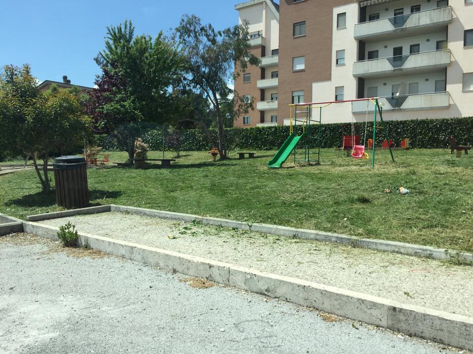 Nuova vita per il parco Ungaretti, volontari in azione per risistemare l’area verde