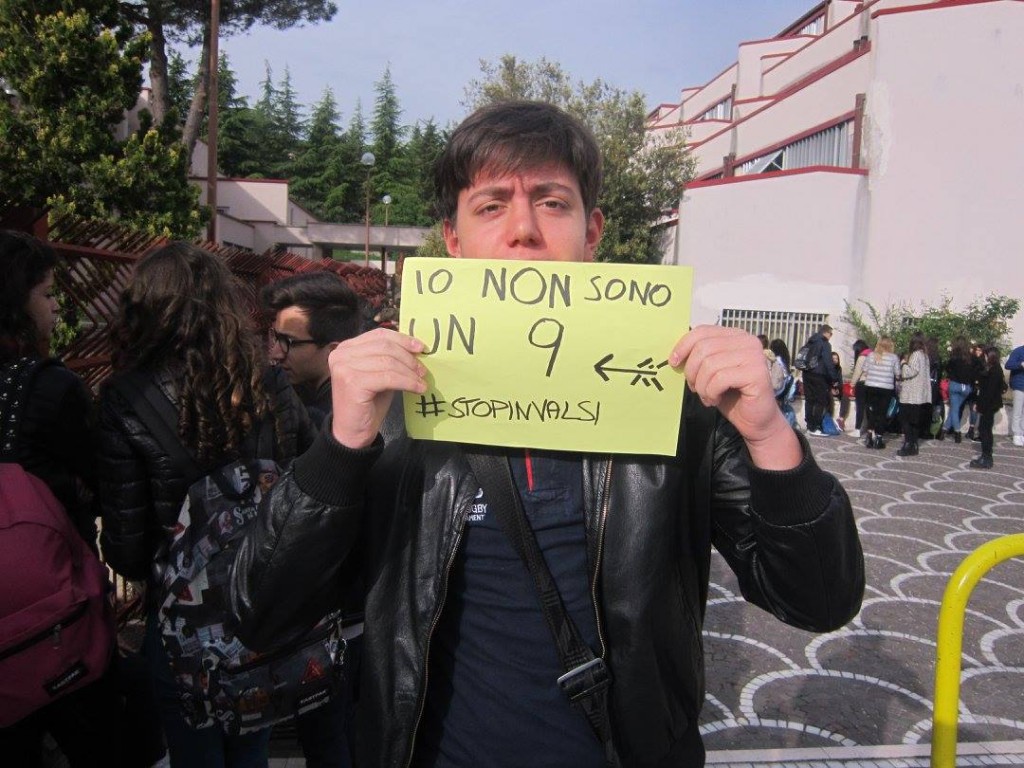 Gli studenti molisani si ‘imbavagliano’ contro le prove Invalsi