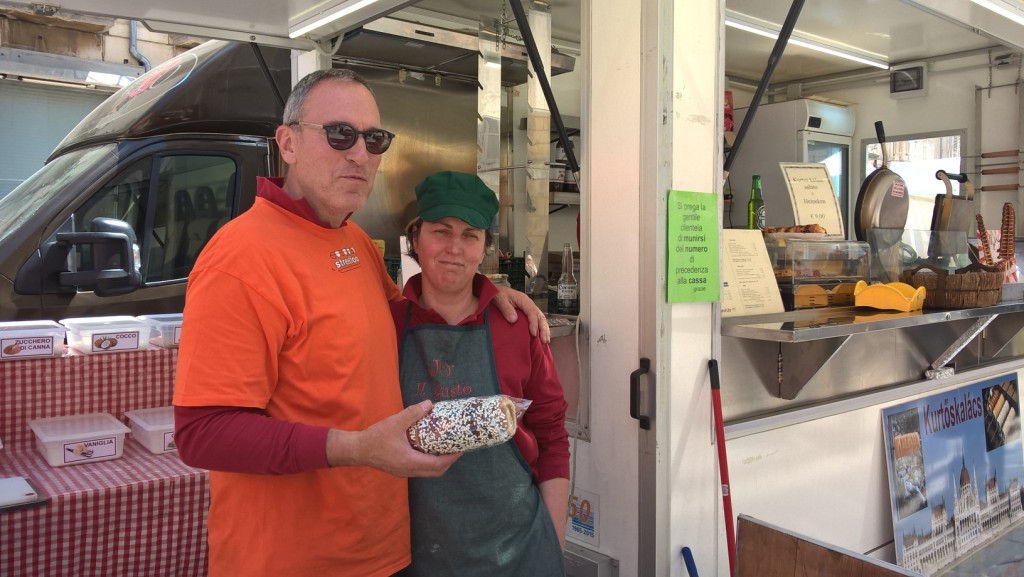 Storie di ‘Streetfood’, la coppia toscana che porta in giro per l’Italia il Kurtoskalacs