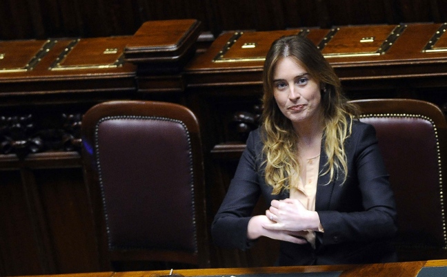 La riforma Boschi cancella i fondi ai gruppi regionali, allerta a Palazzo D’Aimmo