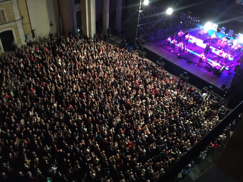 Corpus domini da record, entusiasmo alle stelle per Renzo Arbore