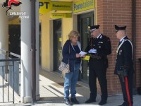 Dispositivi antitruffa, i Carabinieri distribuiscono volantini davanti alle poste