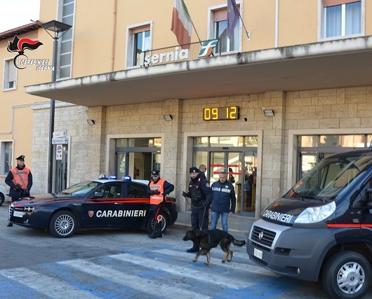 Con la marijuana nello zaino, 18enne denunciato