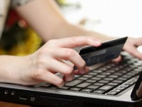 Acquisti con i codici rubati di una postepay, nei guai tre persone