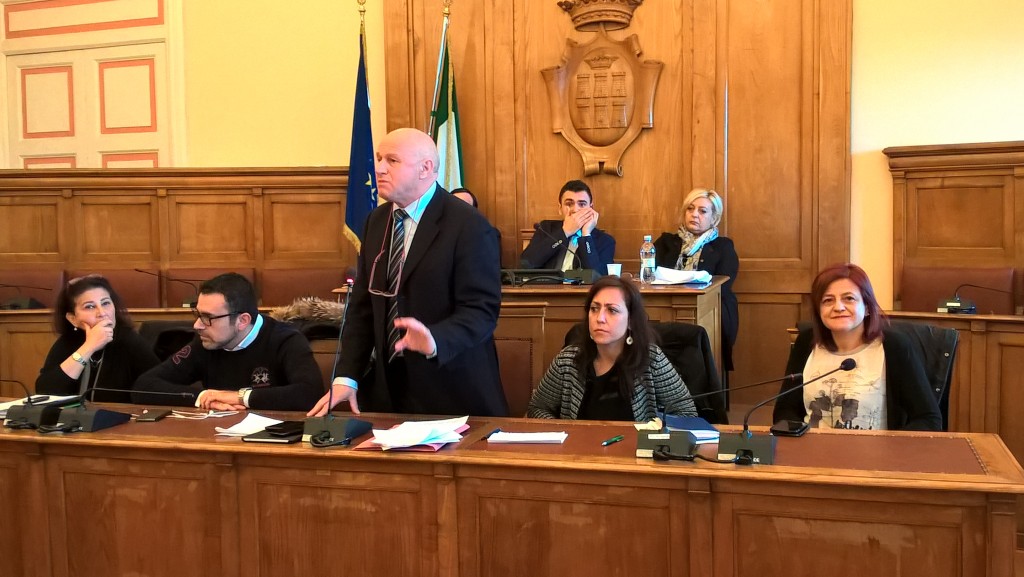 Maggioranza in conclave a Palazzo San Giorgio, non c’è l’ok a Battista