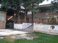 Scuola di via D’Amato in vendita, sale la tensione