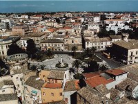 Precipita dal secondo piano, 15enne finisce in ospedale