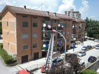 Degrado in via Umbria, cadono calcinacci dalle palazzine Iacp