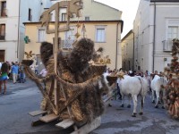 Jelsi si prepara per la sfilata delle traglie