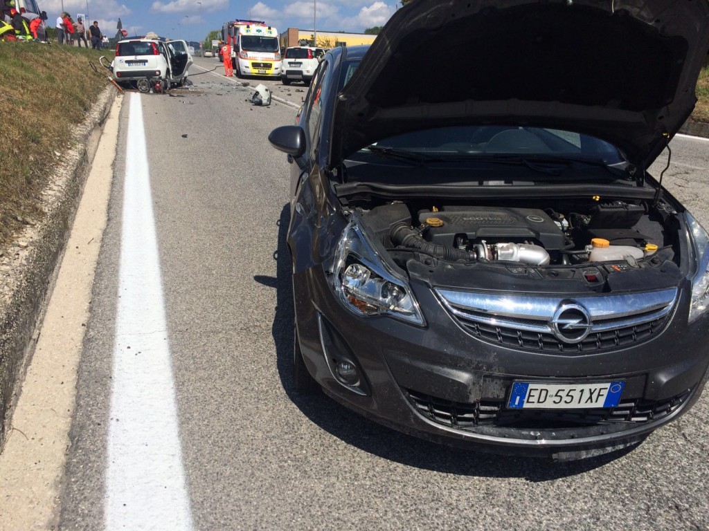 Frontale sulla Statale 17, sale a due il numero delle vittime