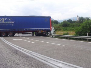 camion intraversato sesto campano