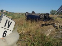 Perde il controllo dell’auto e cappotta nella cunetta, frate 74enne ricoverato al Cardarelli