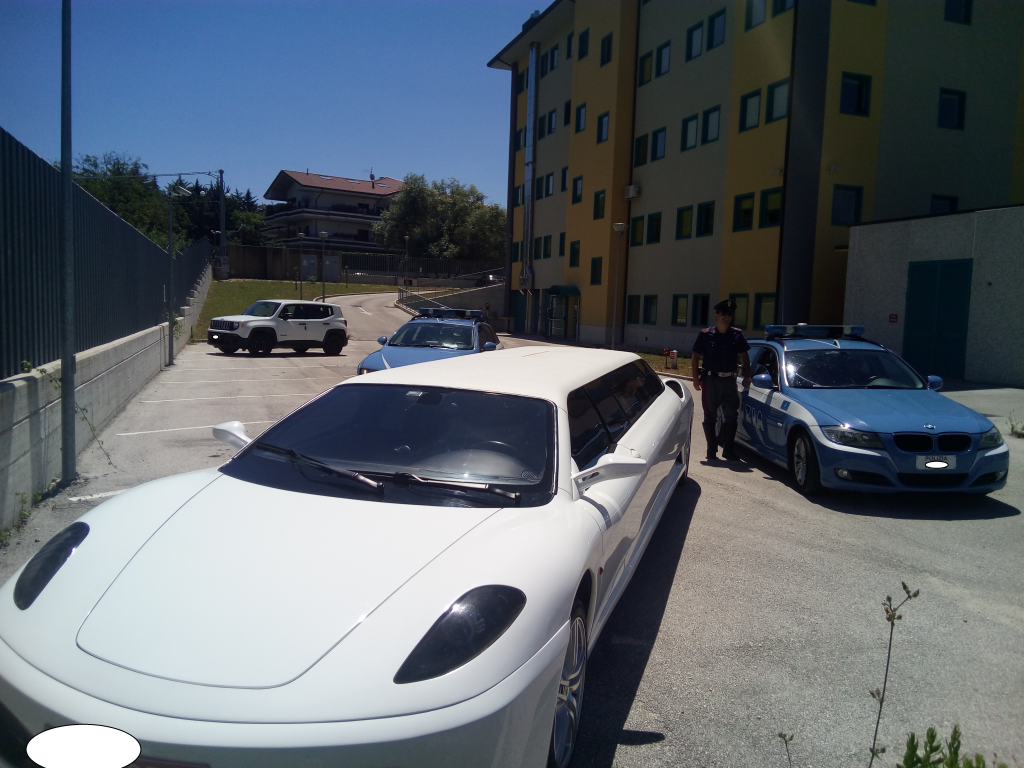La Ferrari per i superparty dei vip isernini era un falso, scatta il sequestro della Polstrada