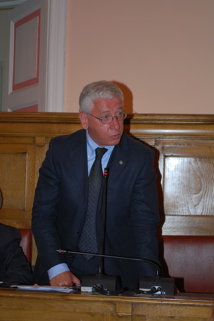 Delibere approvate con voti risicati, Ambrosio propone il ‘quorum di garanzia’
