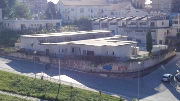 La nuova scuola di via Berlinguer non apre, alunni ‘spediti’ alla Colozza