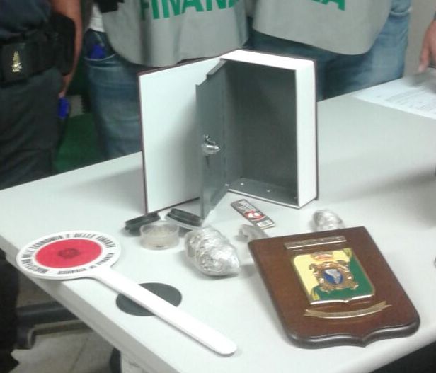 Termoli, marijuana in un finto vocabolario: denunciato un turista