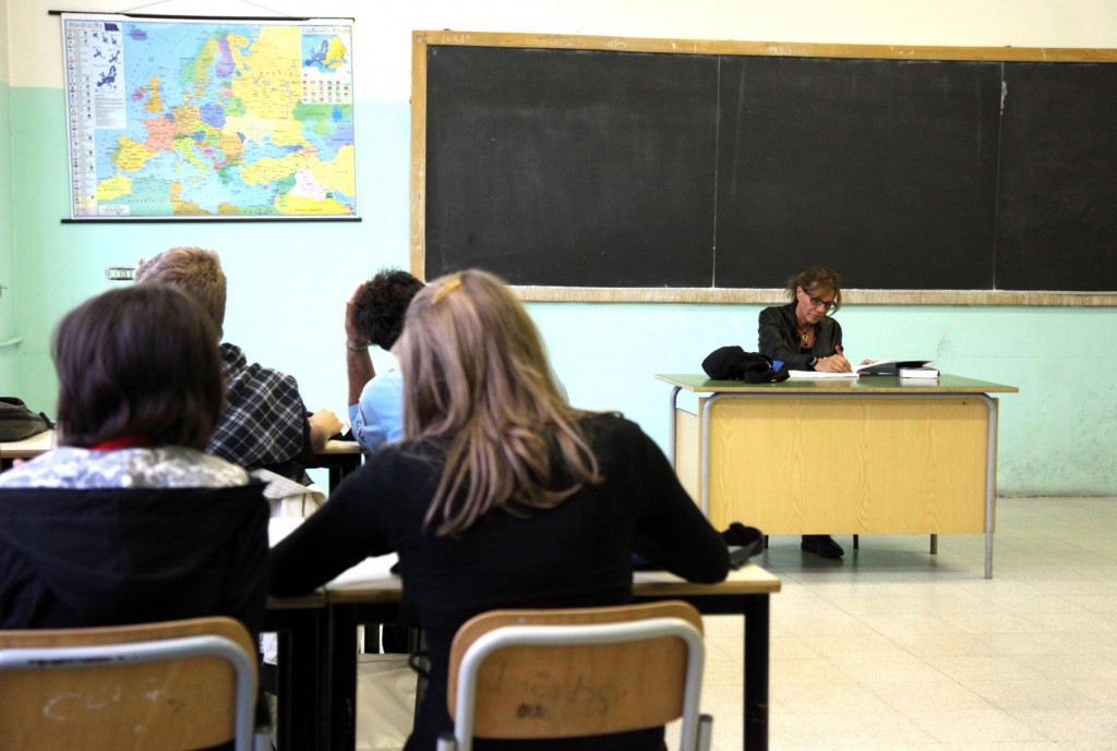 «Al lavoro di notte e nei festivi, il Miur scarica sulle segreterie le disfunzioni del sistema»