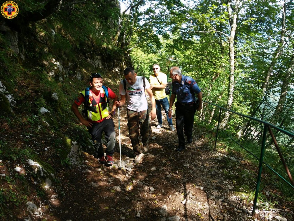 Si perde nei boschi, paura per un 36enne: soccorso dal Cnsas
