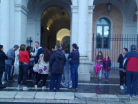 Scuola di via D’Amato, il Comune tira dritto: doppi turni