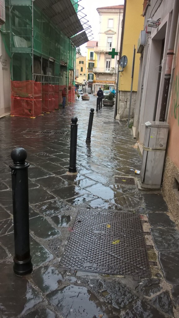 Campobasso, cade e muore davanti a decine di passanti in via Cannavina