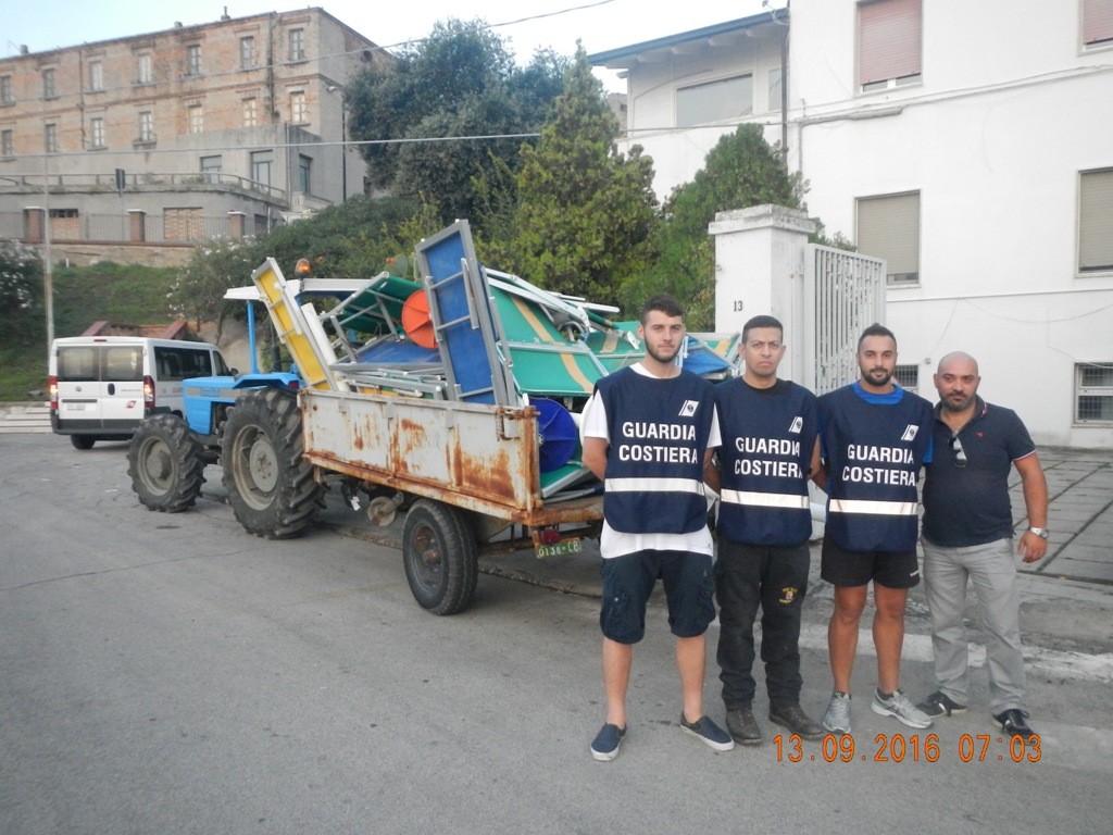 Mare sicuro, sequestro di ombrelloni e lettini a Termoli