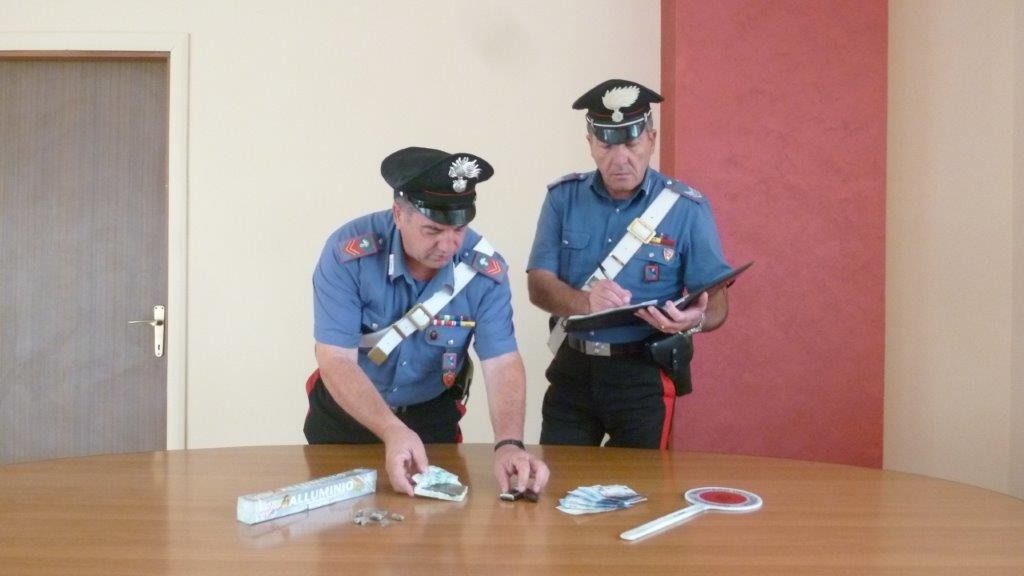 Nascondeva 120 grammi di hashish in casa, arrestato pusher 36enne