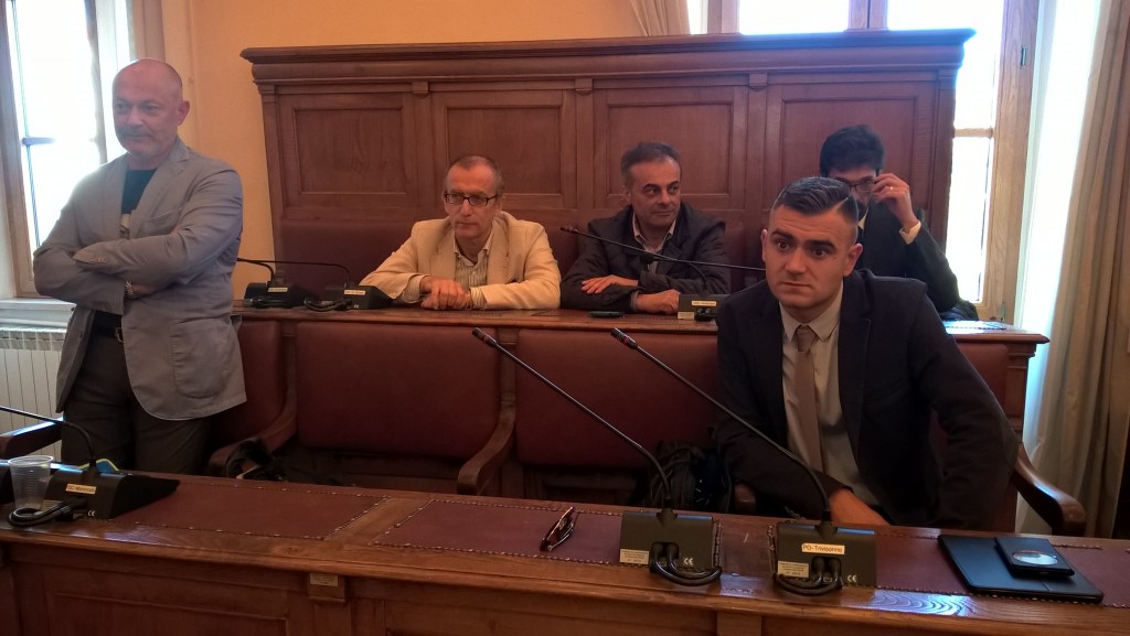 Le scuole mandano in tilt la maggioranza, De Bernardo silura Maio e mette alle strette Battista