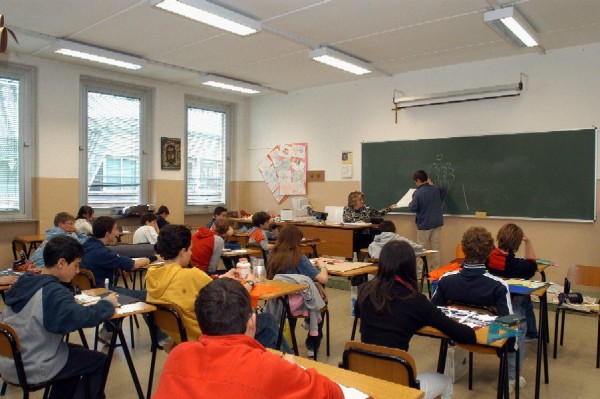 Contratto, edilizia e organico. Assemblee nelle scuole