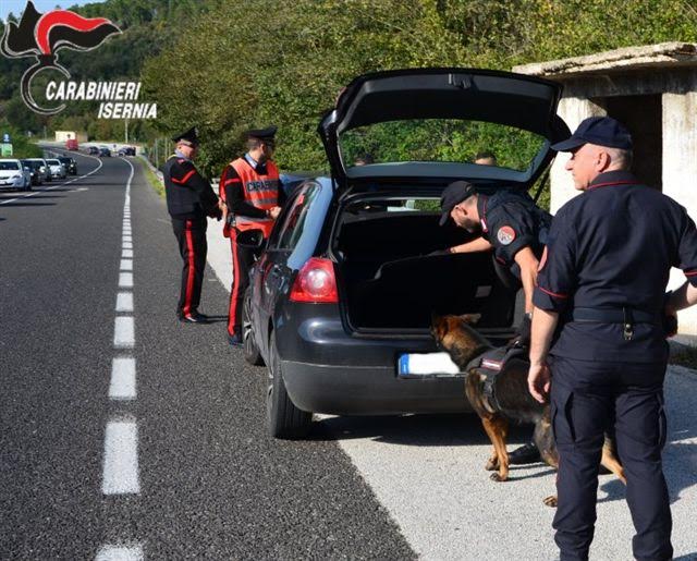 Droga nell’auto, denunciato 20enne napoletano