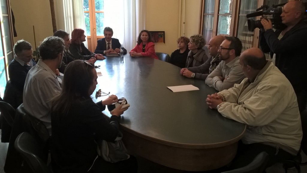 Scuola di via Leopardi, si va verso i doppi turni