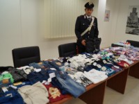 Rubano vestiti e cosmetici, due foggiane nei guai