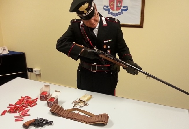 Nascondeva armi in cucina, denunciato 60enne di Monteroduni