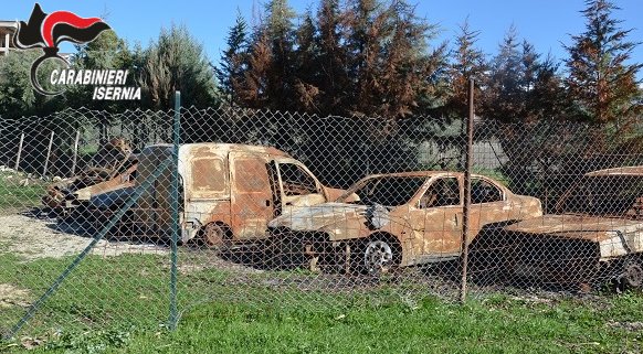 Reati ambientali: scoperto cimitero di carcasse di auto, denunciato 50enne di Isernia