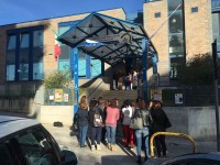 Alunni “accampati” nei corridoi, scoppia la protesta delle mamme