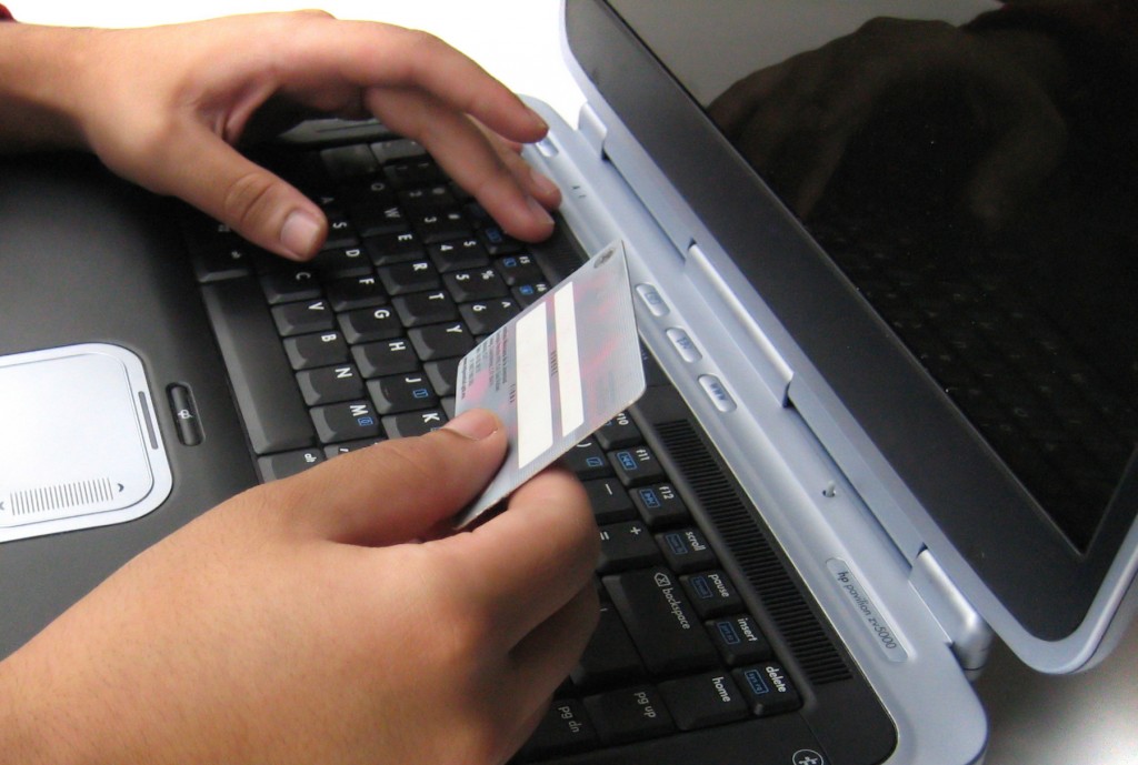 Truffe su internet, denunciate otto persone