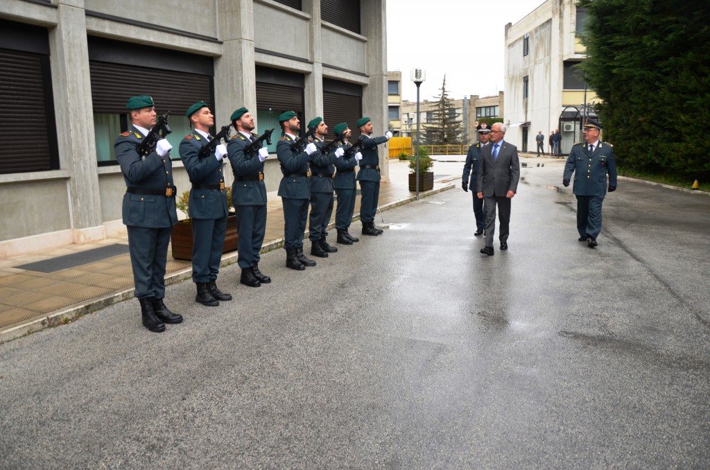 Il prefetto Di Menna in visita al comando regionale della Finanza