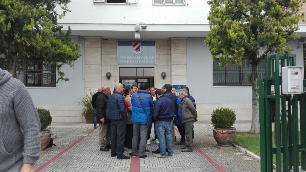 Zuccherificio, i lavoratori non mollano: oggi di nuovo in presidio davanti al consiglio regionale