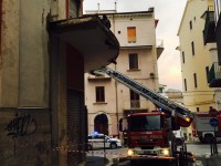 Cadono calcinacci dall’ex Ariston, intervengono i vigili del fuoco