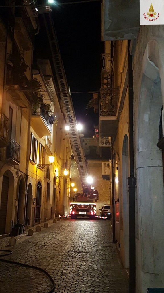 Isernia, incendio nel centro storico