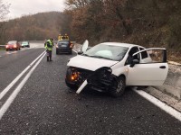 Incidente sulla Statale 17, auto finisce fuori strada