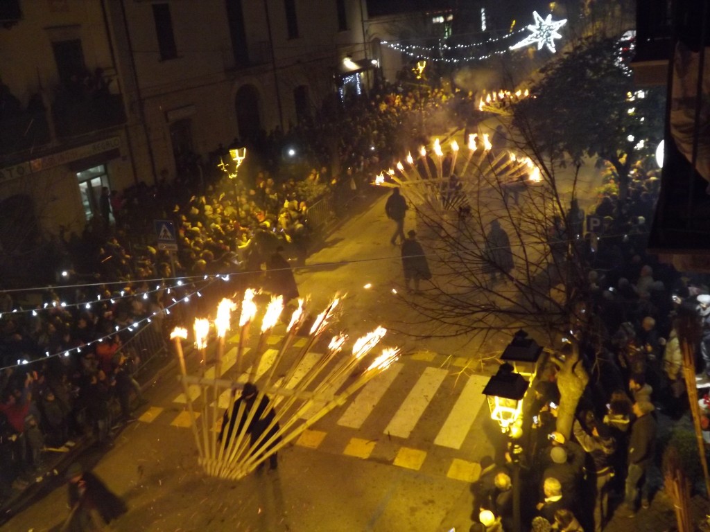 Ndocciata con presenze da record per i 20 anni dalla sfilata a San Pietro