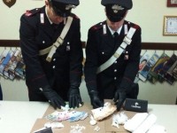 Droga, armi e minacce ai parenti: denunciate tre persone