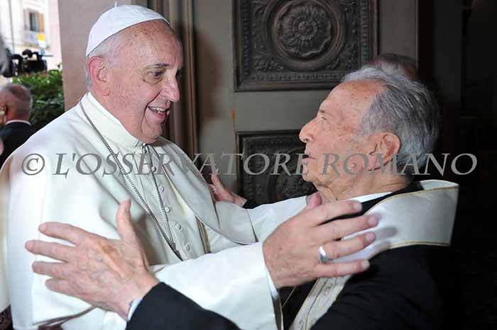 Addio a don Raffaele Bove, l’esorcista amico di Santa Teresa di Calcutta e padre Pio