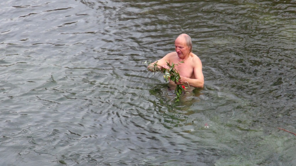 Rinnovata la tradizione del tuffo di Gaetano Di Carlo nel Volturno