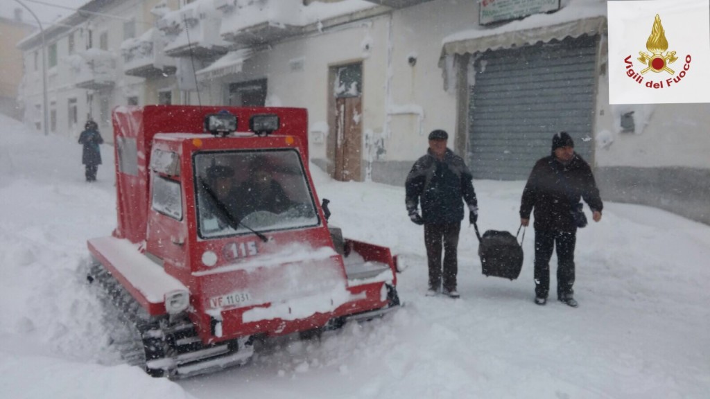 Belmonte del Sannio, i vigili del fuoco trasportano i dializzati all’ospedale di Agnone